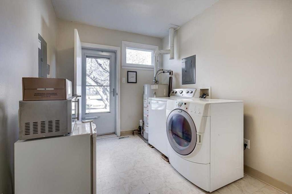 









5218 & 5216


56 Ave

,
Ponoka,




AB
T4J 1G6

