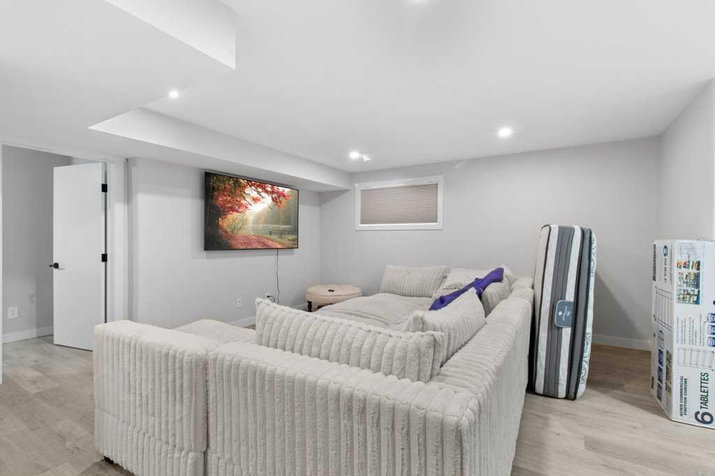 









4507


48

Avenue,
Sylvan Lake,




AB
T4S 1N8

