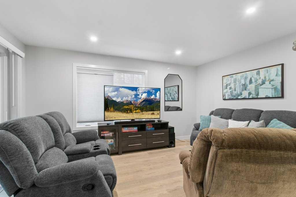 









4507


48

Avenue,
Sylvan Lake,




AB
T4S 1N8

