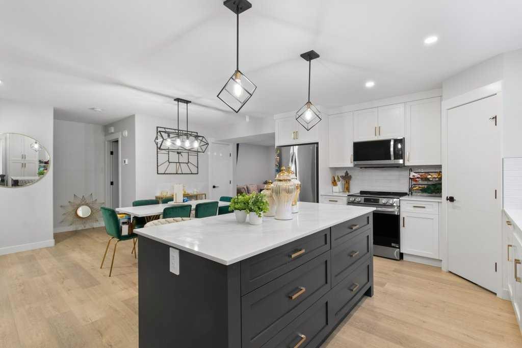 









4507


48

Avenue,
Sylvan Lake,




AB
T4S 1N8

