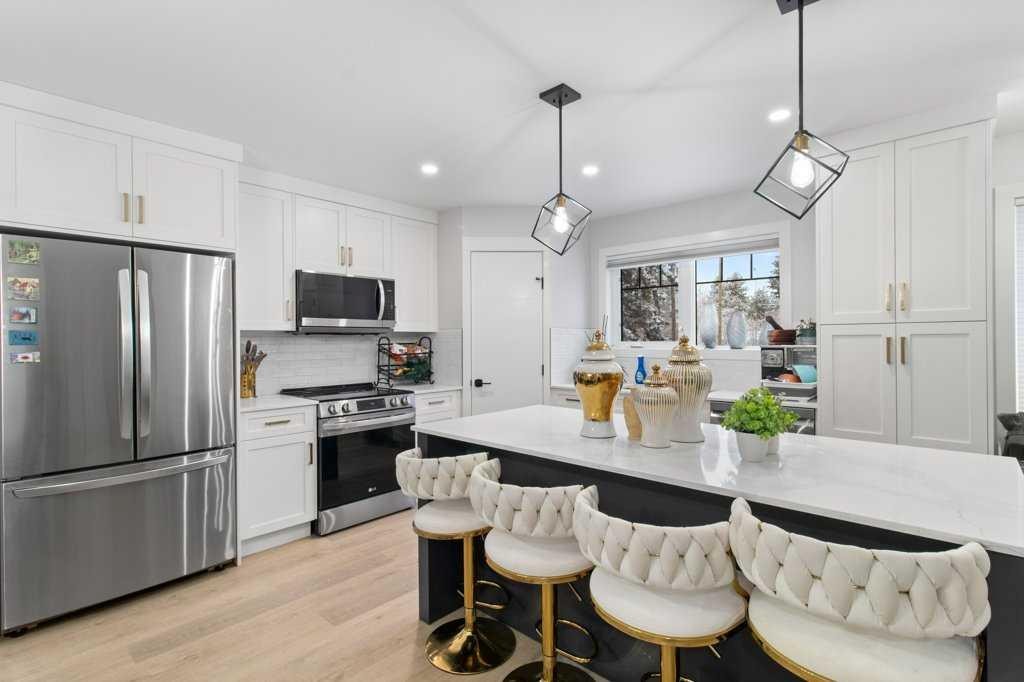 









4507


48

Avenue,
Sylvan Lake,




AB
T4S 1N8

