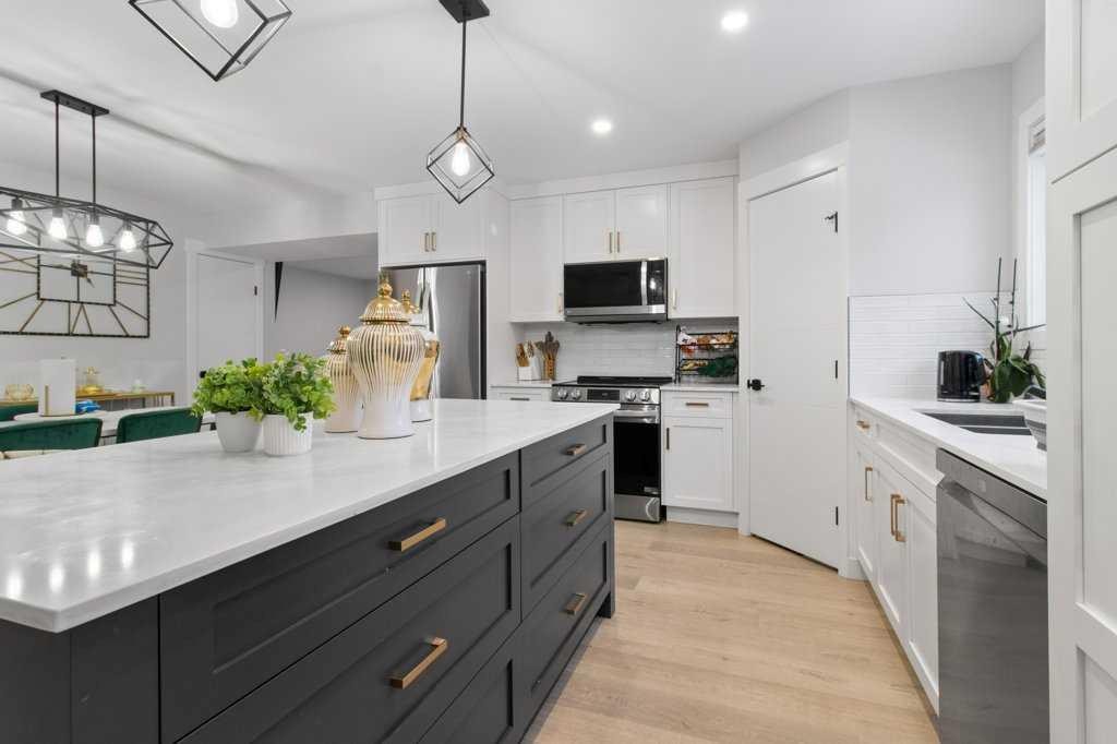 









4507


48

Avenue,
Sylvan Lake,




AB
T4S 1N8

