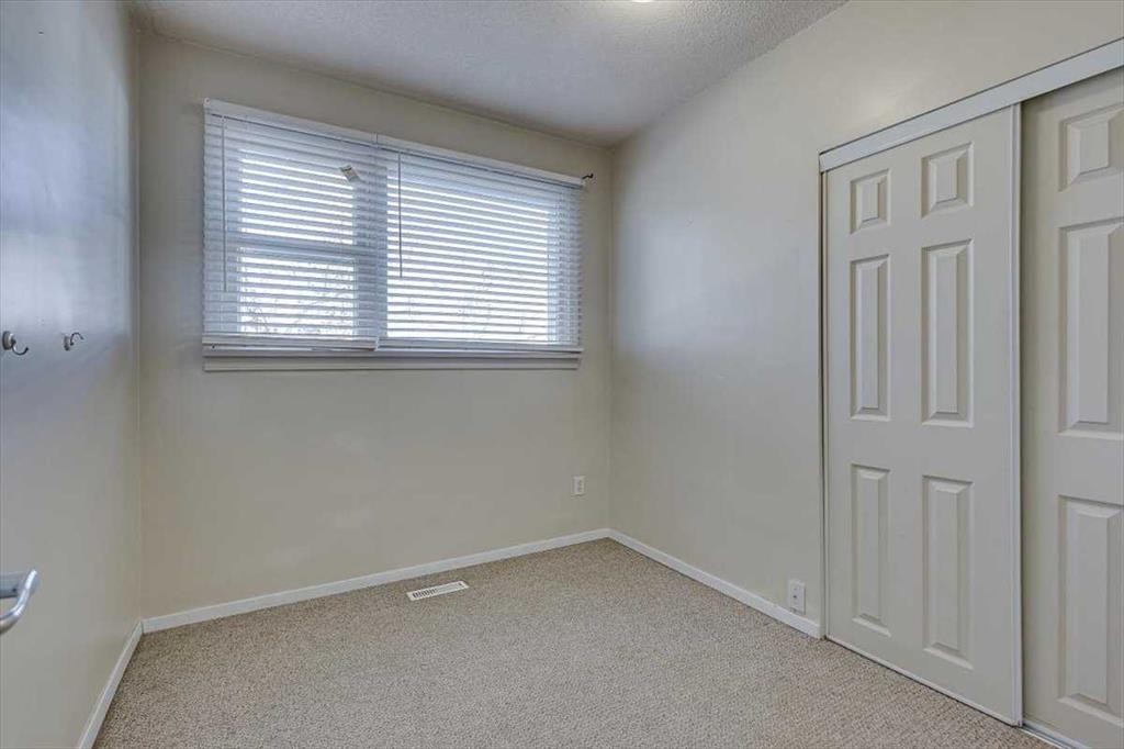 









5218


56

Avenue,
Ponoka,




AB
T4J 1G6

