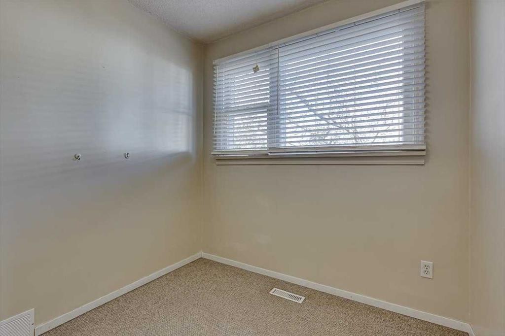 









5218


56

Avenue,
Ponoka,




AB
T4J 1G6

