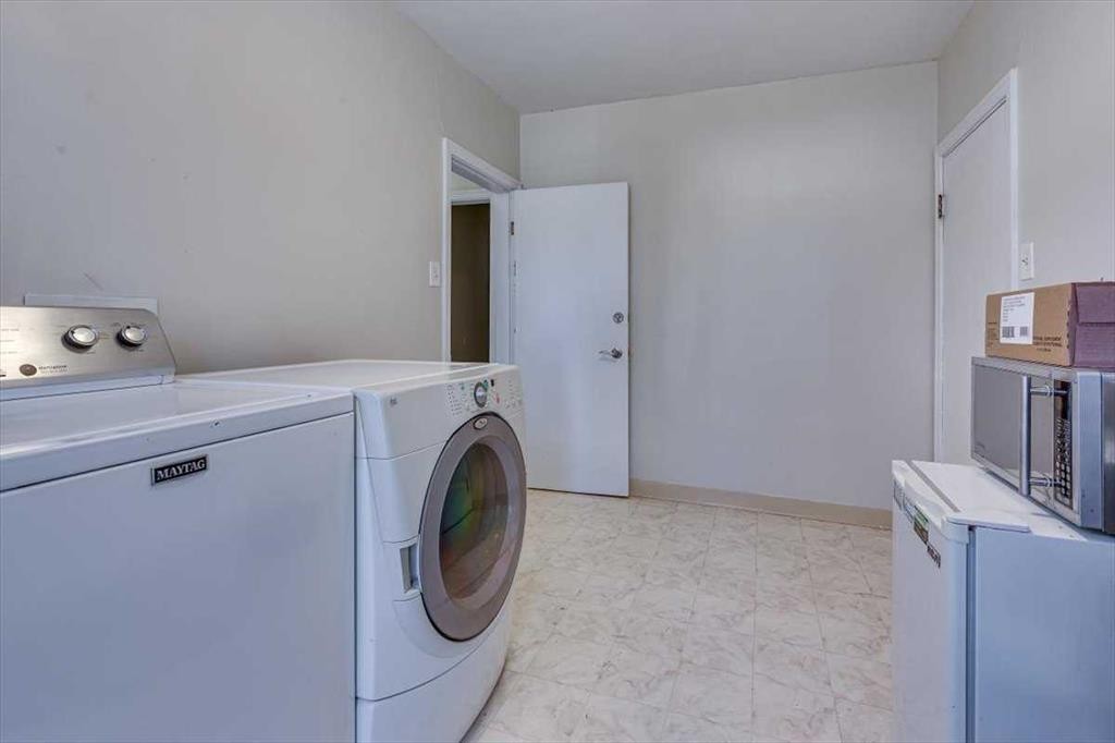 









5218


56

Avenue,
Ponoka,




AB
T4J 1G6

