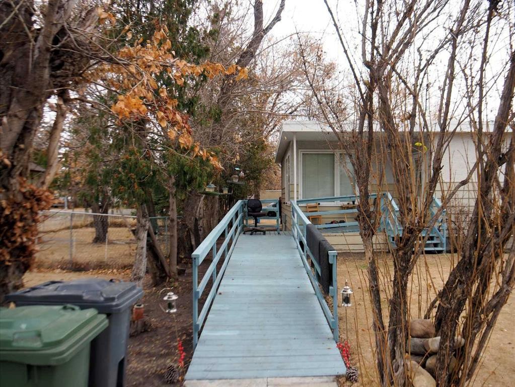 









5218


56

Avenue,
Ponoka,




AB
T4J 1G6

