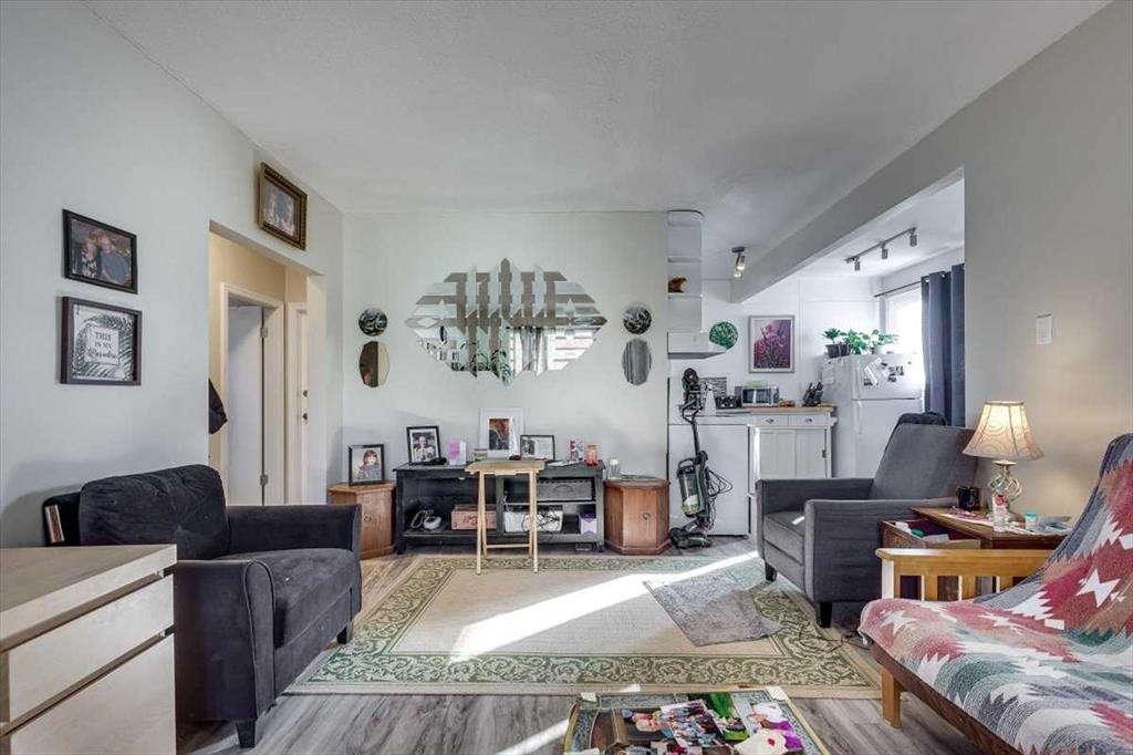 









5218


56

Avenue,
Ponoka,




AB
T4J 1G6

