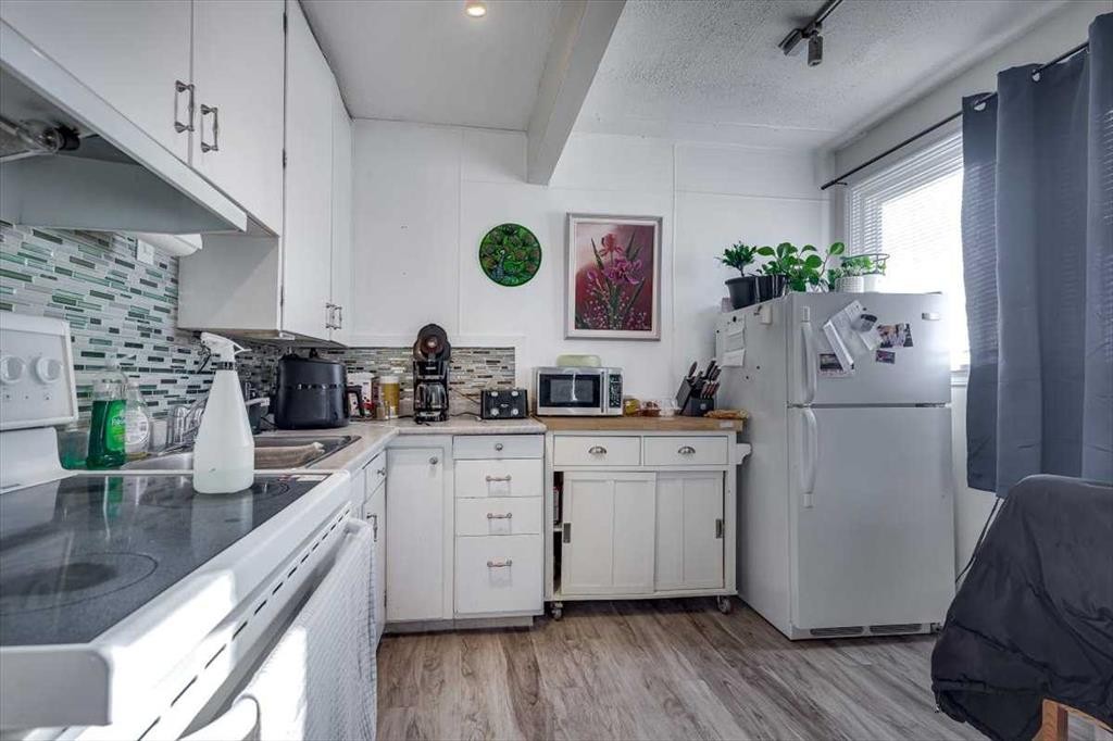 









5218


56

Avenue,
Ponoka,




AB
T4J 1G6

