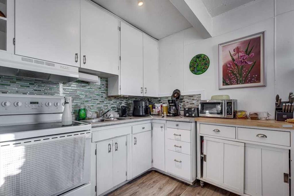 









5218


56

Avenue,
Ponoka,




AB
T4J 1G6

