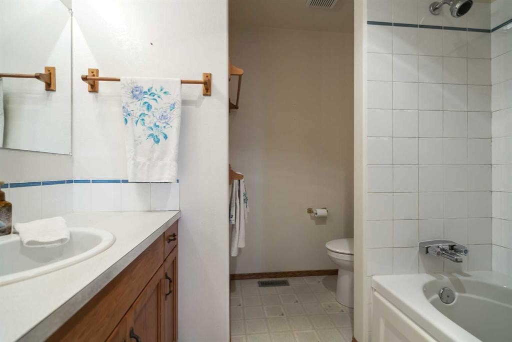 









6502


55

Avenue,
Camrose,




AB
T4V4L8

