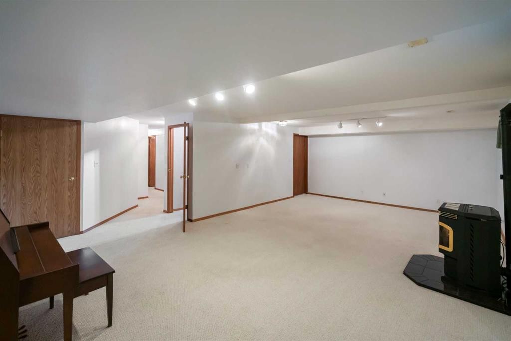 









6502


55

Avenue,
Camrose,




AB
T4V4L8

