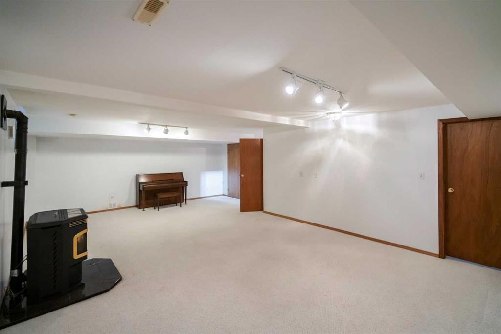 









6502


55

Avenue,
Camrose,




AB
T4V4L8

