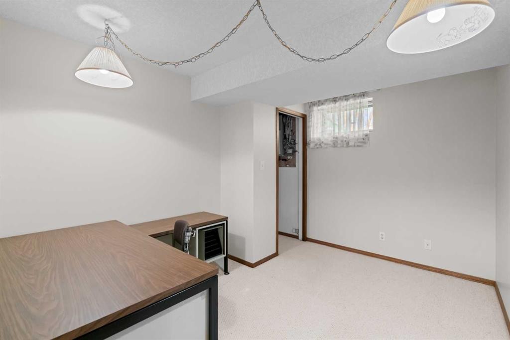 









6502


55

Avenue,
Camrose,




AB
T4V4L8

