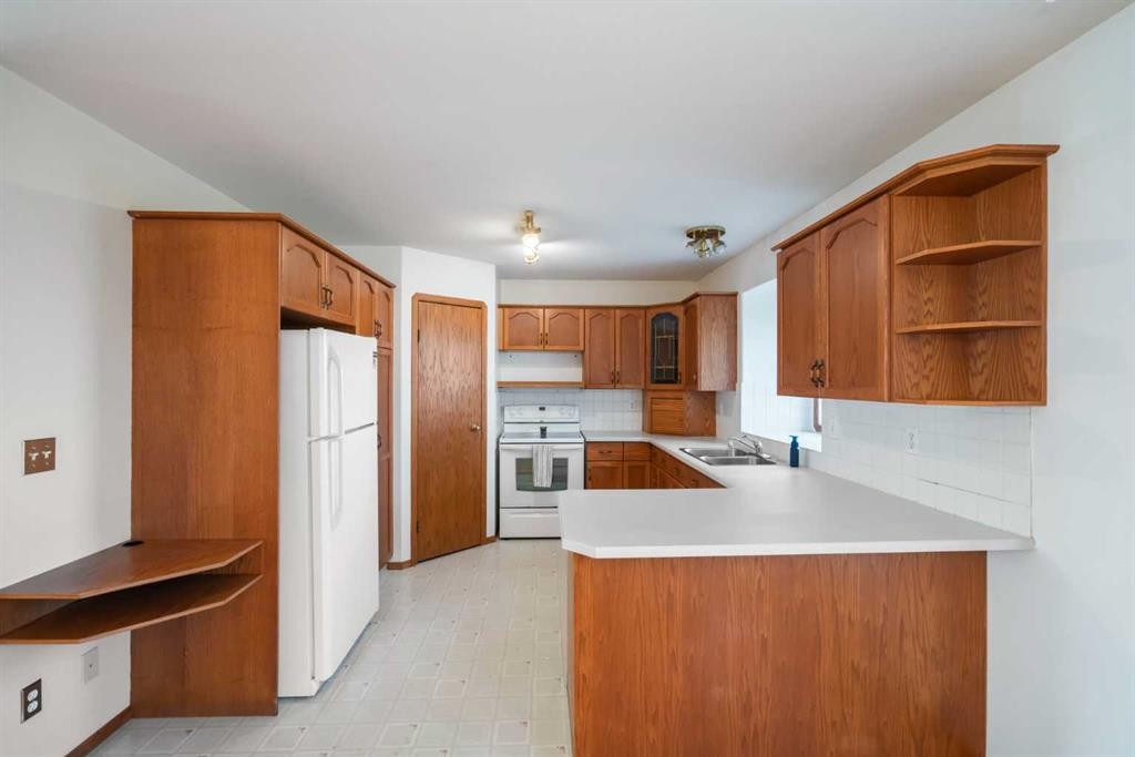 









6502


55

Avenue,
Camrose,




AB
T4V4L8

