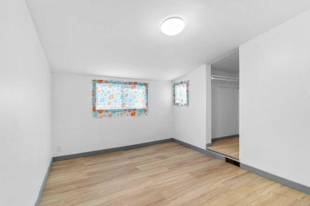 









4919


50

Avenue,
Morningside,




AB
T4L 2N5

