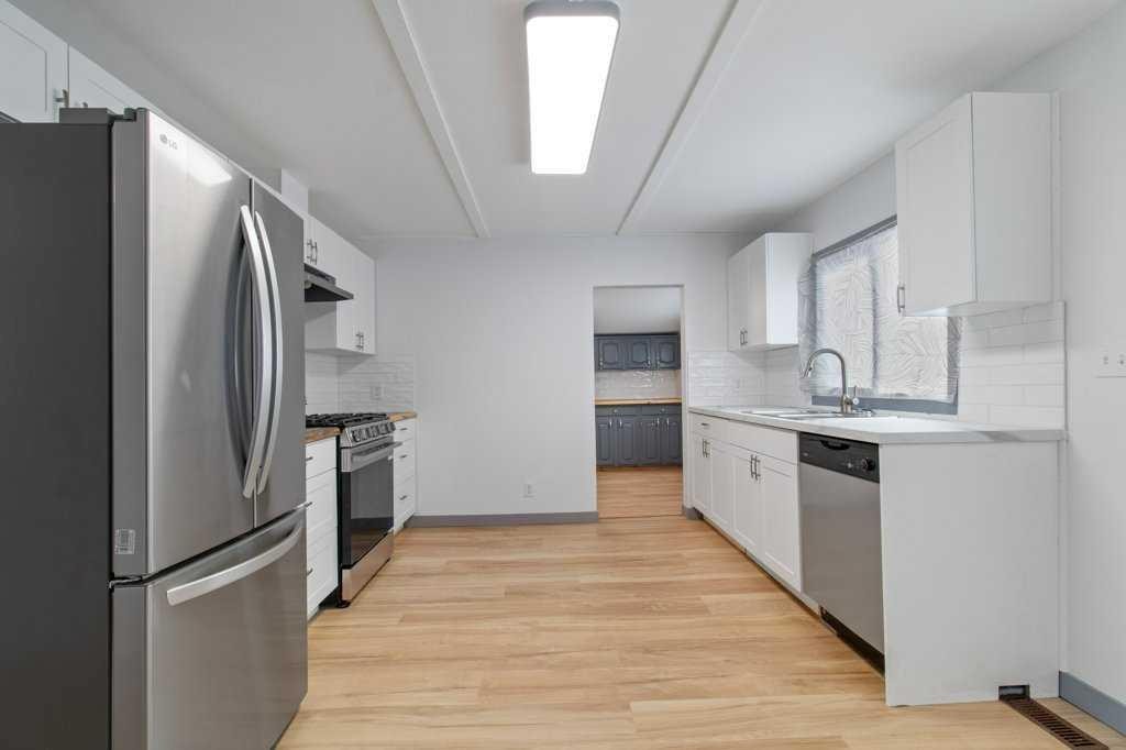 









4919


50

Avenue,
Morningside,




AB
T4L 2N5

