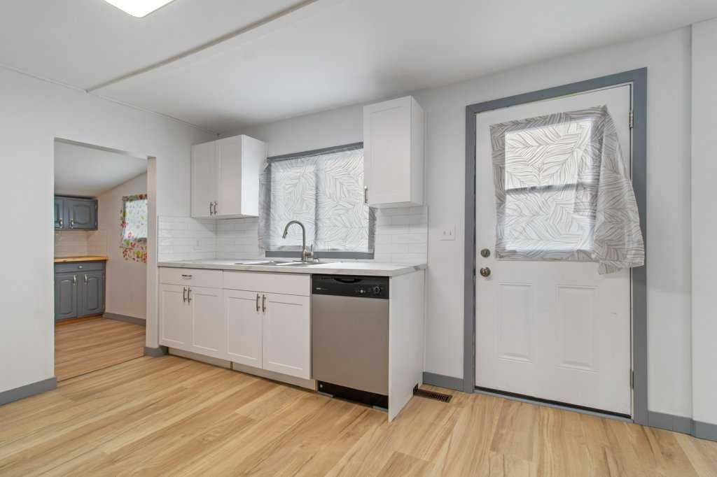 









4919


50

Avenue,
Morningside,




AB
T4L 2N5

