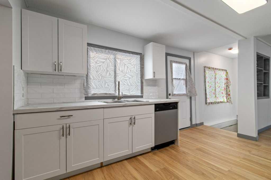 









4919


50

Avenue,
Morningside,




AB
T4L 2N5

