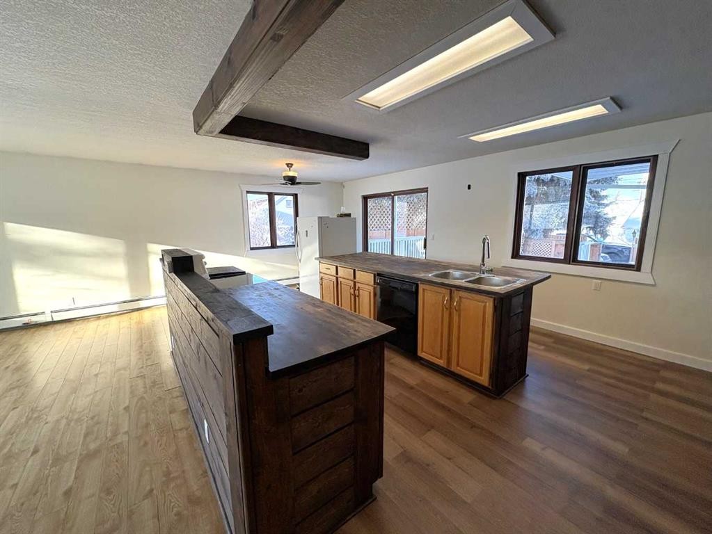 









4913


48

Avenue,
Forestburg,




AB
T0B 1N0

