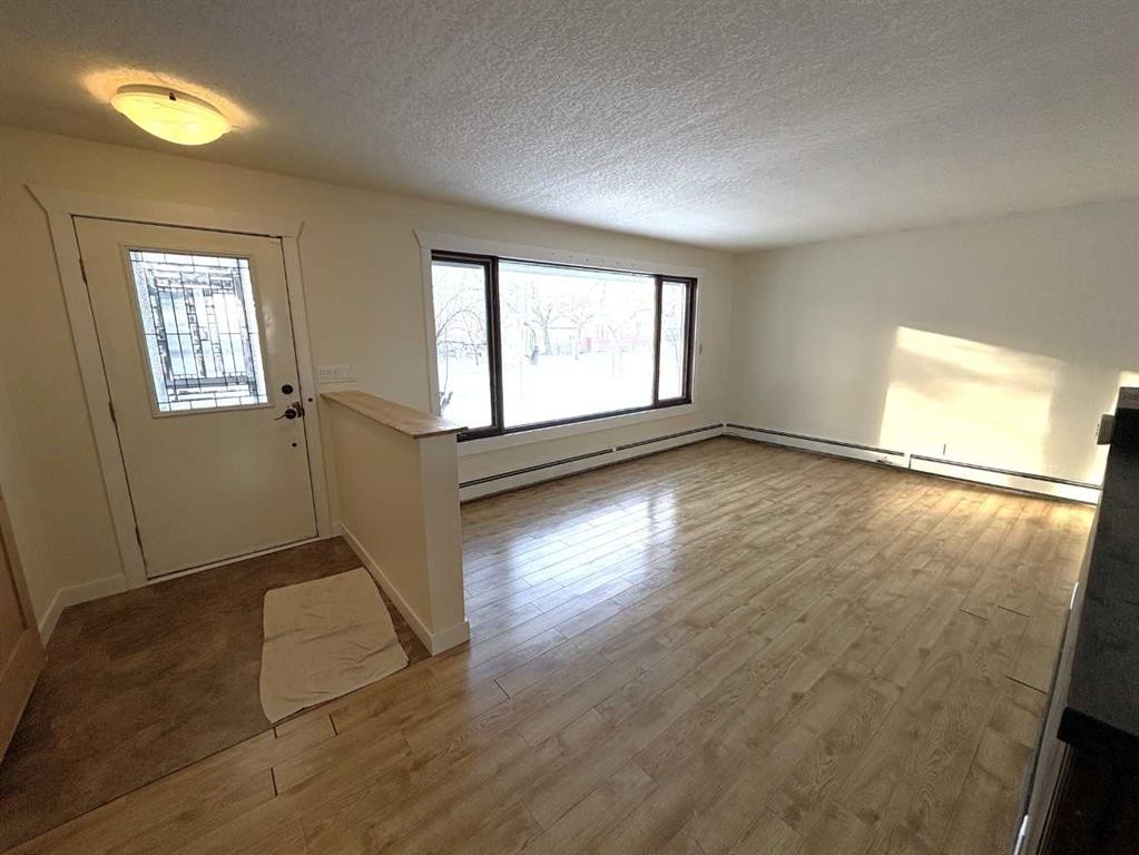









4913


48

Avenue,
Forestburg,




AB
T0B 1N0

