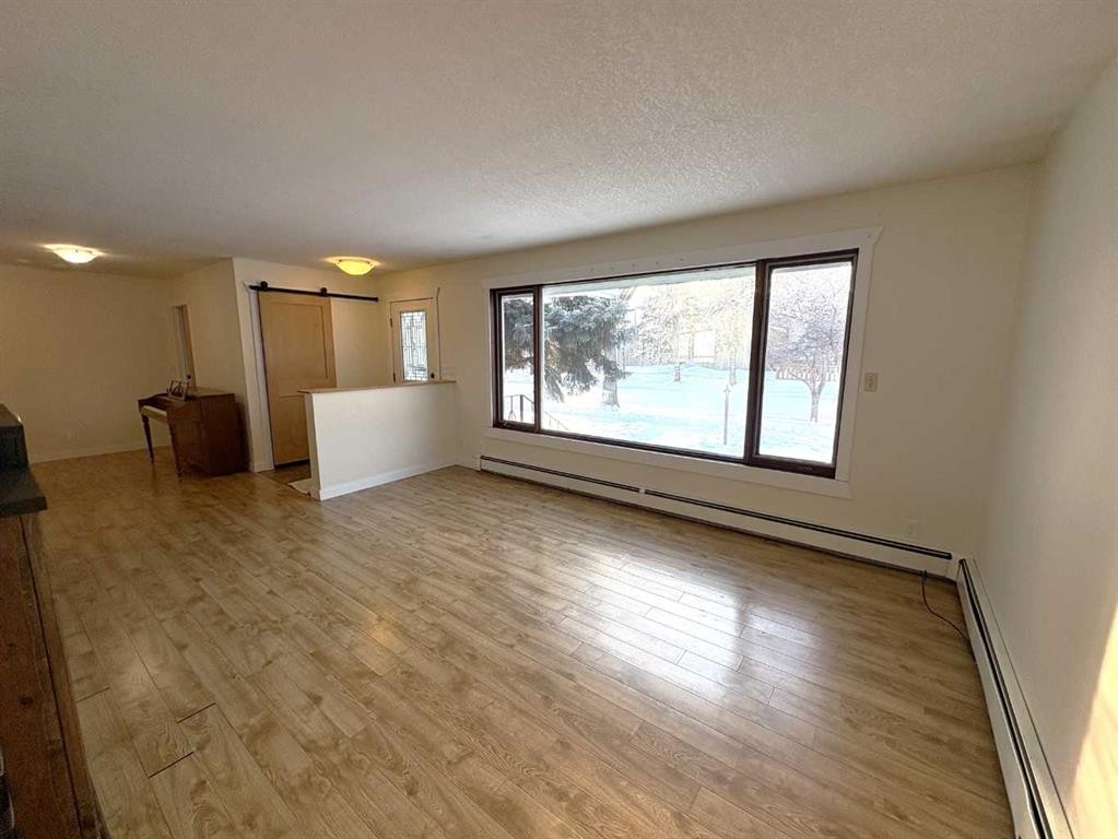 









4913


48

Avenue,
Forestburg,




AB
T0B 1N0

