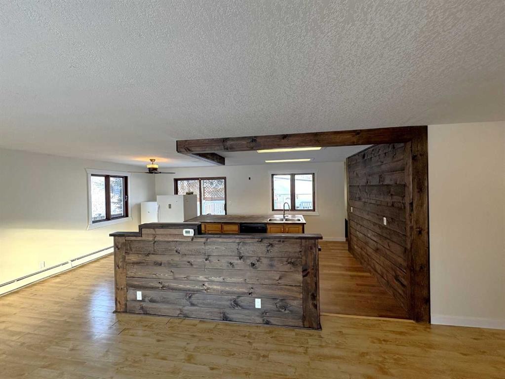 









4913


48

Avenue,
Forestburg,




AB
T0B 1N0

