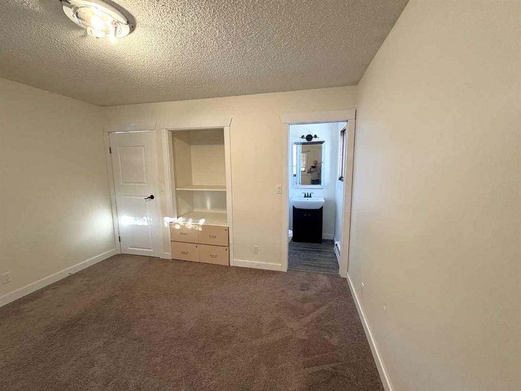 









4913


48

Avenue,
Forestburg,




AB
T0B 1N0

