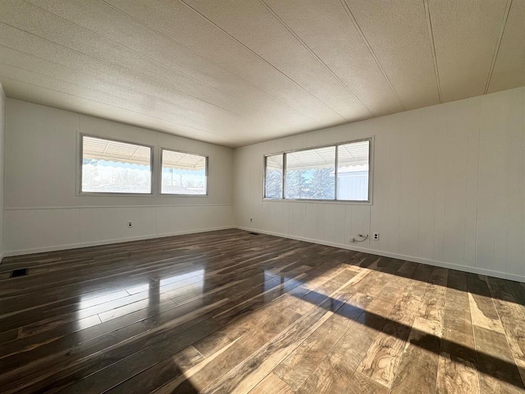 









4802


54

Avenue, #67,
Camrose,




AB
T4V 3A5

