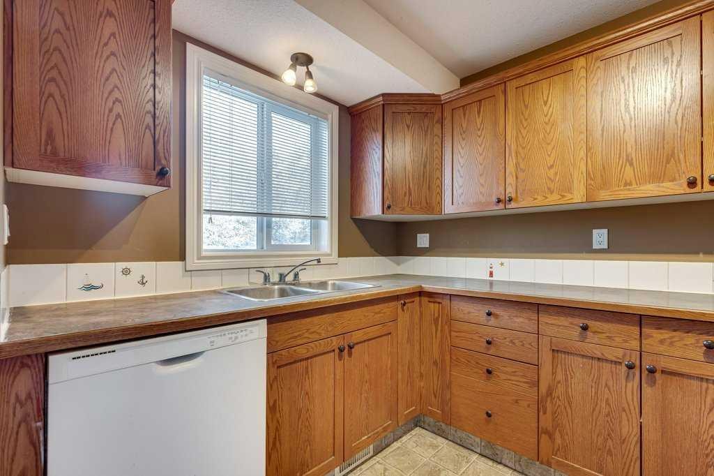 









5322


55

Street,
Lacombe,




AB
T4L 1L4

