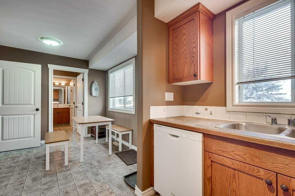 









5322


55

Street,
Lacombe,




AB
T4L 1L4

