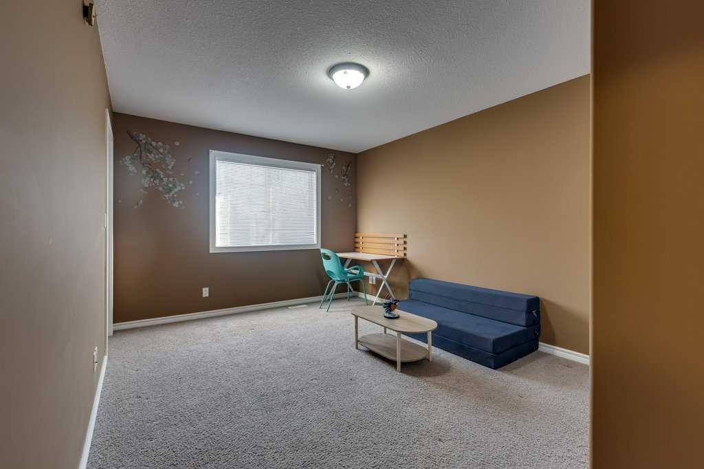 









5322


55

Street,
Lacombe,




AB
T4L 1L4

