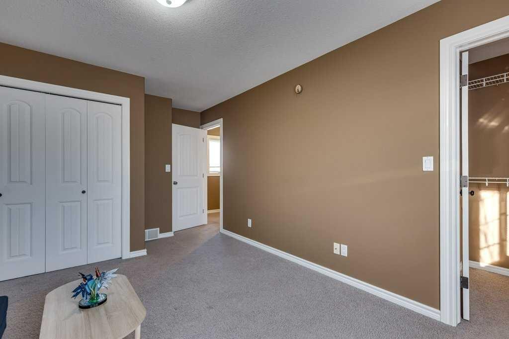 









5322


55

Street,
Lacombe,




AB
T4L 1L4

