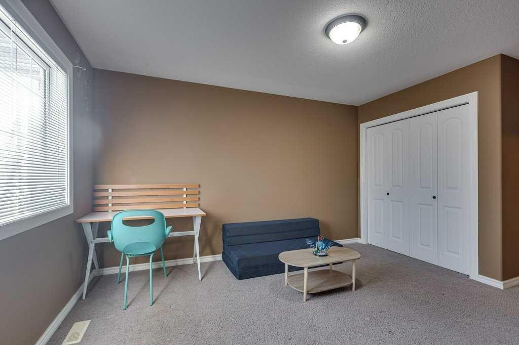 









5322


55

Street,
Lacombe,




AB
T4L 1L4

