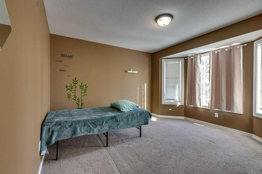 









5322


55

Street,
Lacombe,




AB
T4L 1L4

