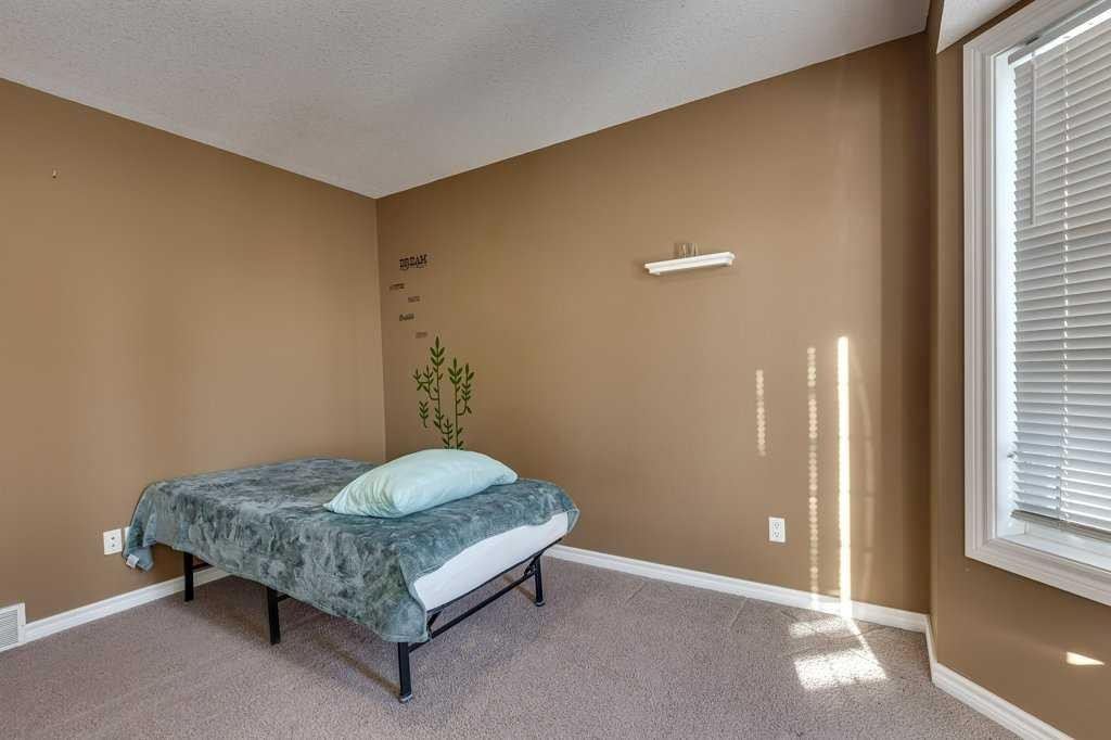 









5322


55

Street,
Lacombe,




AB
T4L 1L4

