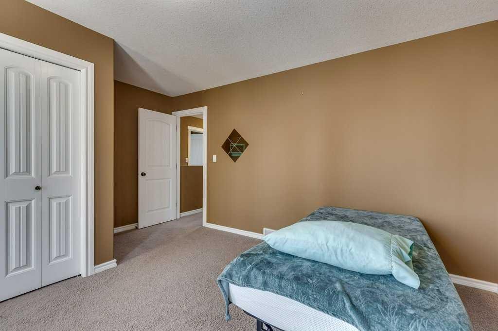 









5322


55

Street,
Lacombe,




AB
T4L 1L4

