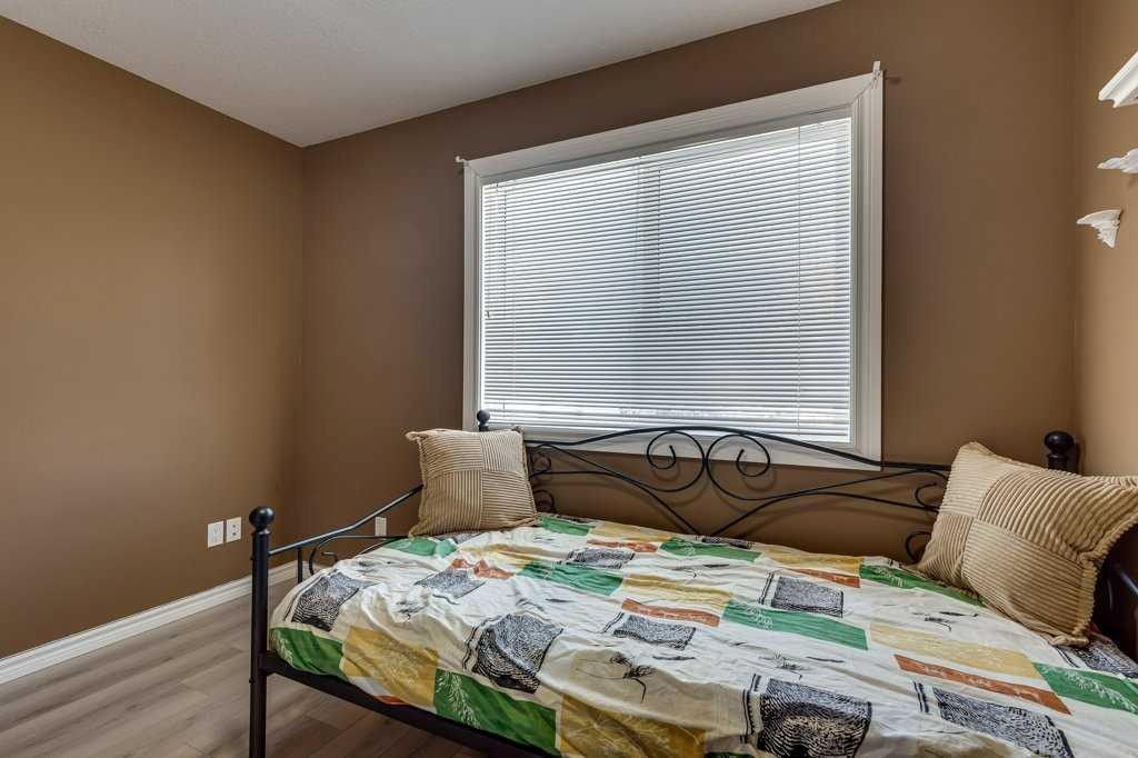 









5322


55

Street,
Lacombe,




AB
T4L 1L4

