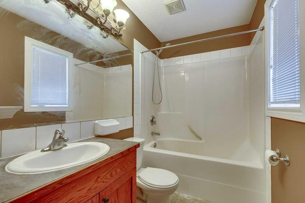 









5322


55

Street,
Lacombe,




AB
T4L 1L4

