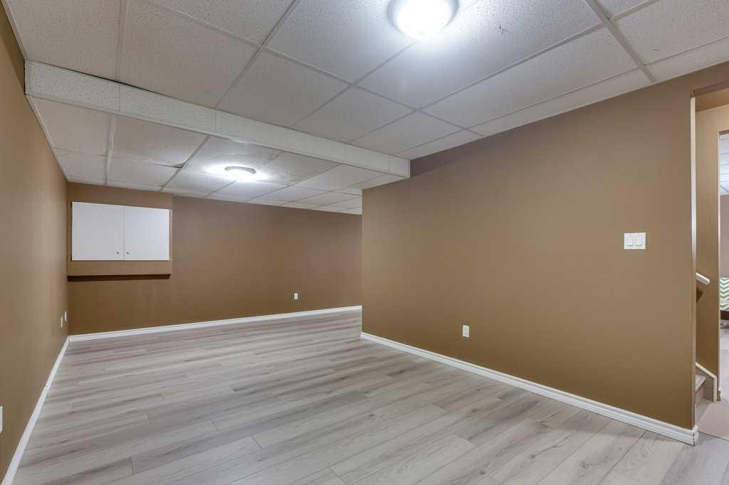 









5322


55

Street,
Lacombe,




AB
T4L 1L4

