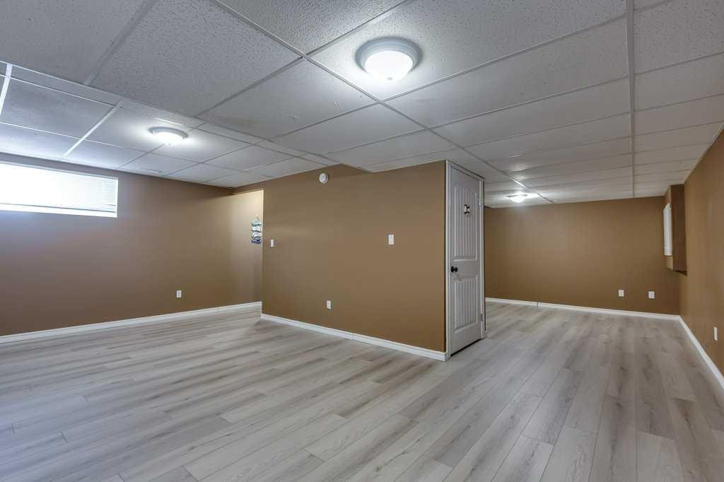 









5322


55

Street,
Lacombe,




AB
T4L 1L4

