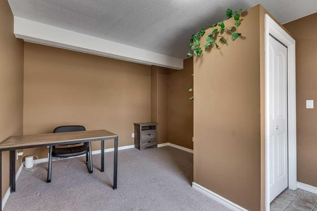 









5322


55

Street,
Lacombe,




AB
T4L 1L4

