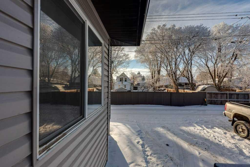 









5322


55

Street,
Lacombe,




AB
T4L 1L4

