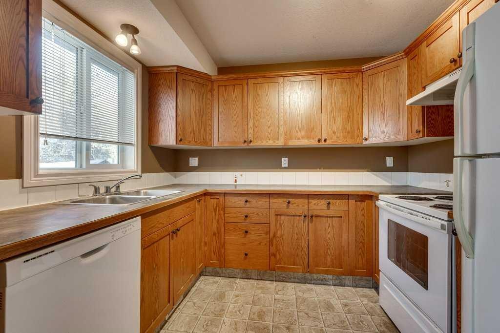 









5322


55

Street,
Lacombe,




AB
T4L 1L4

