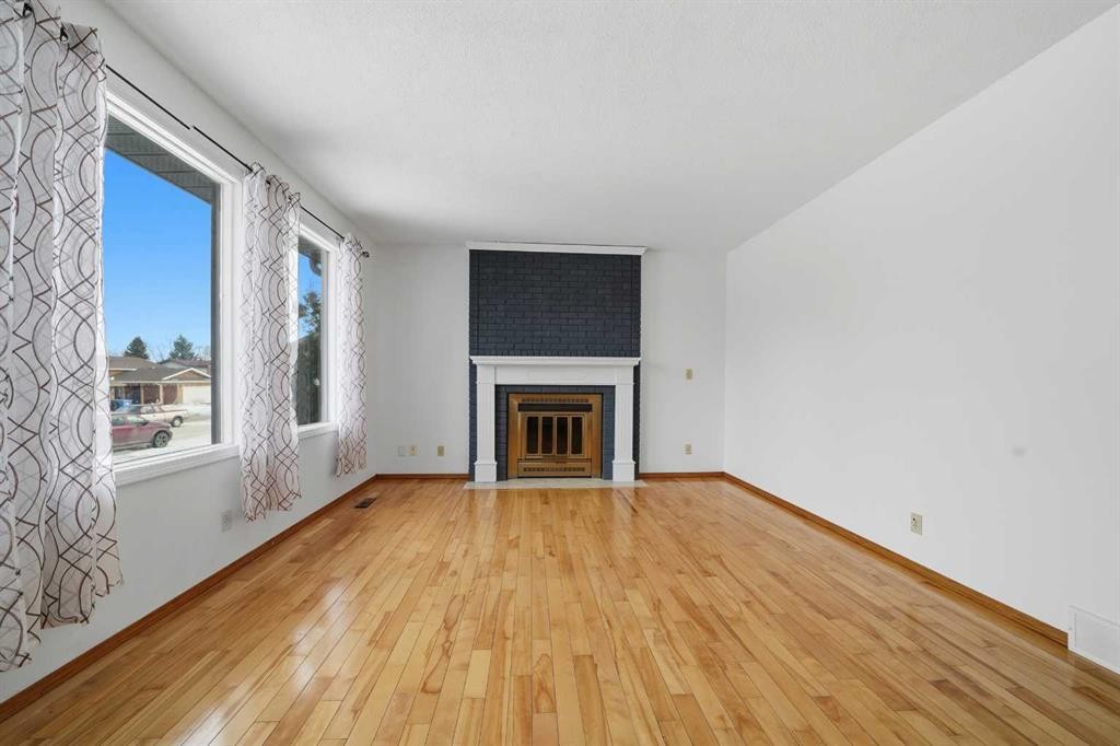 









32


Huget

Crescent,
Red Deer,




AB
T4N 6P4

