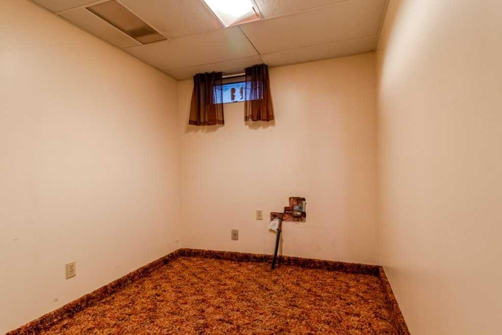









40


Neal

Close,
Red Deer,




AB
T4P 1N4

