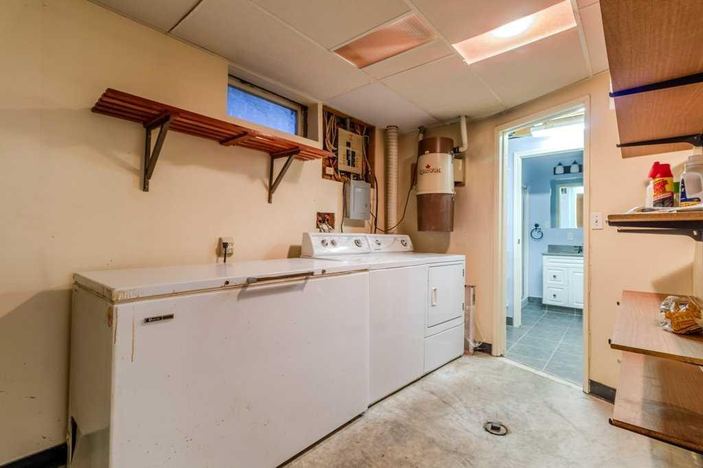 









40


Neal

Close,
Red Deer,




AB
T4P 1N4

