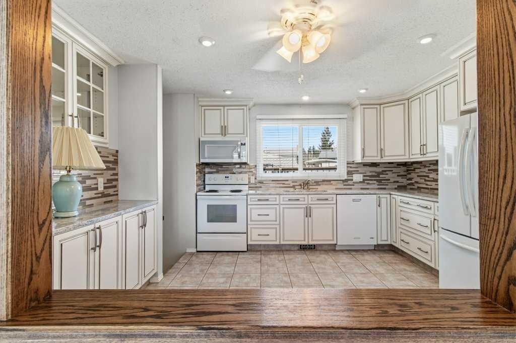 









40


Neal

Close,
Red Deer,




AB
T4P 1N4

