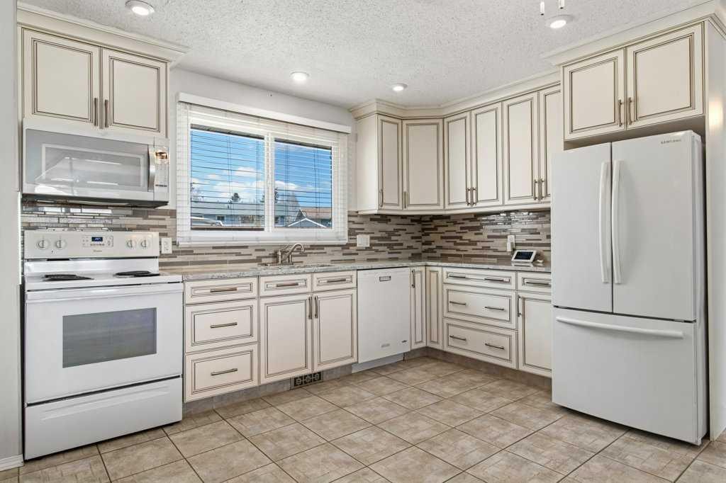 









40


Neal

Close,
Red Deer,




AB
T4P 1N4

