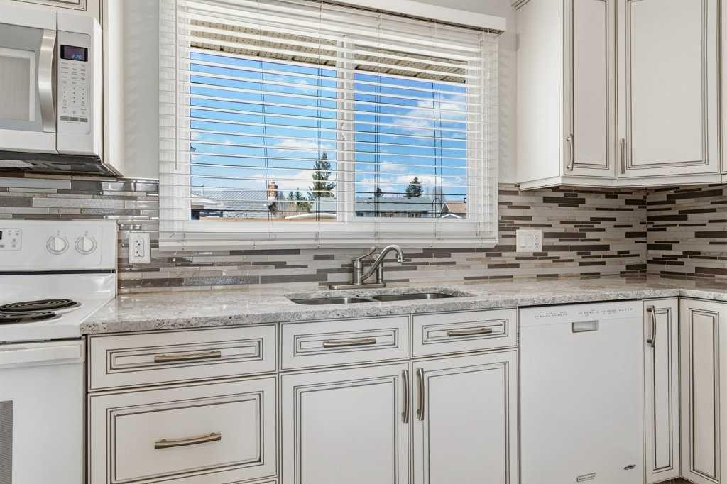 









40


Neal

Close,
Red Deer,




AB
T4P 1N4

