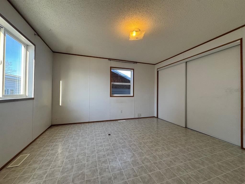 









4504


41

Street, 17,
Camrose,




AB
T4V 4K5

